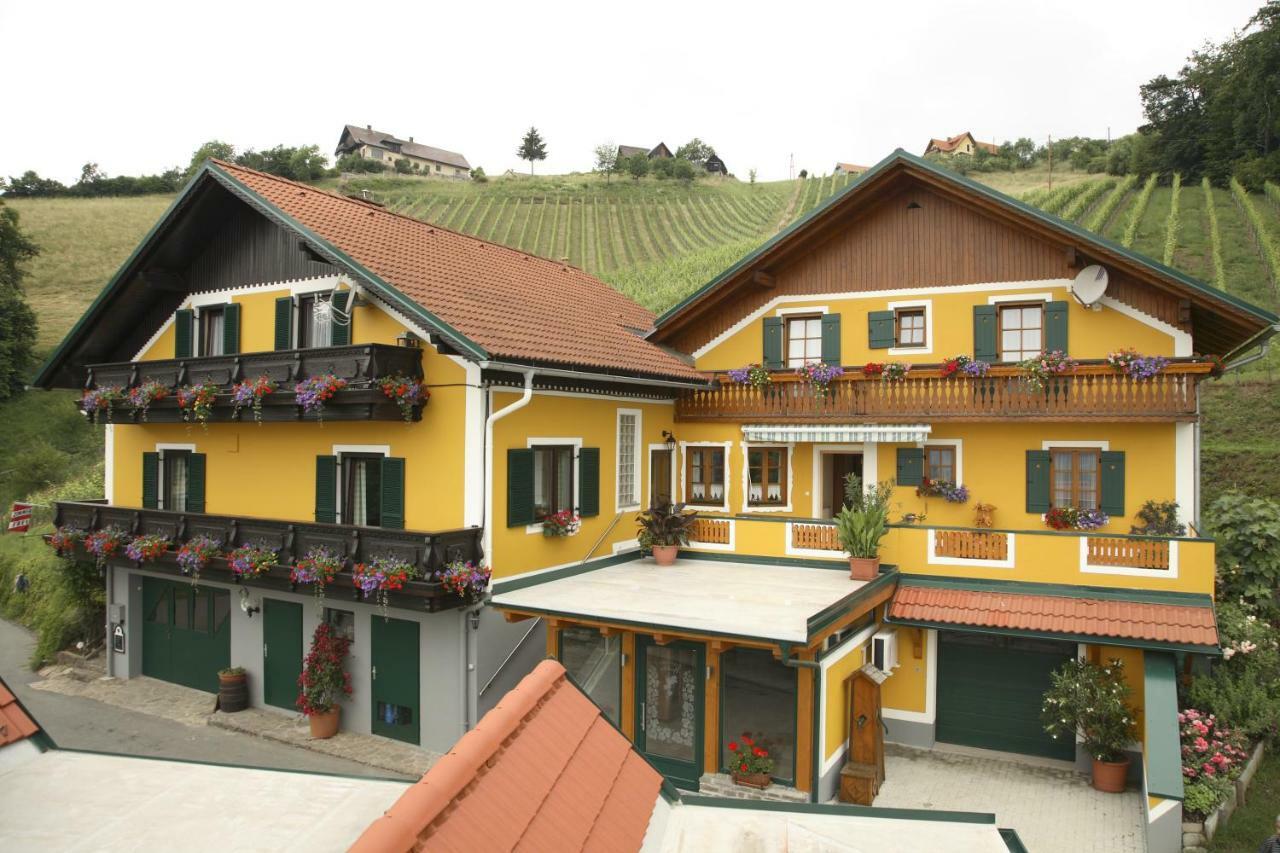 Bed and Breakfast Weingut Stoff Kitzeck im Sausal Exterior foto